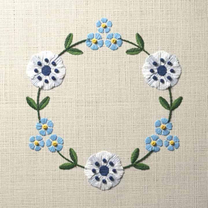 Anemone and forget-me-not wreath: preview of the stitched design