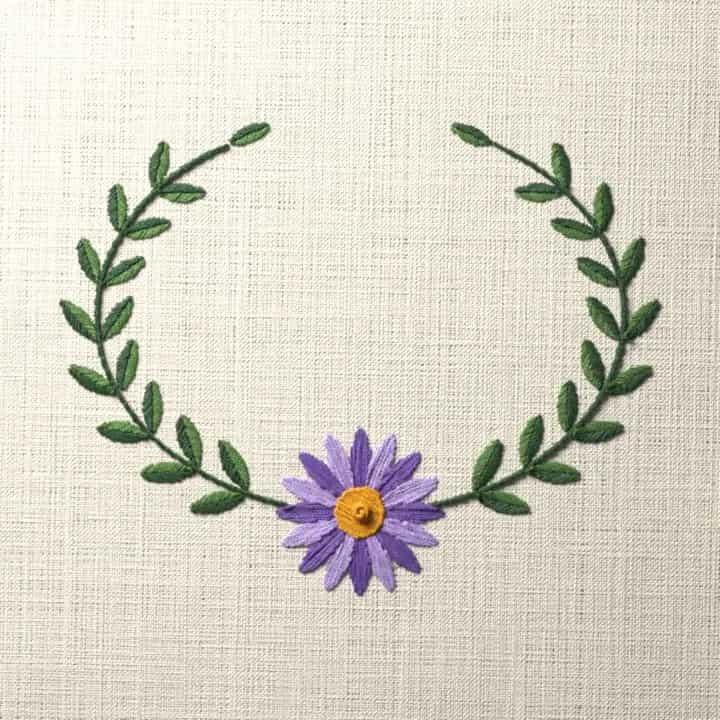 Aster oval frame: preview of the stitched design
