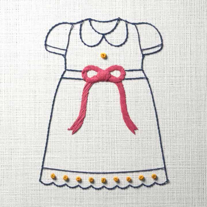 Baby dress with a sash: preview of the stitched design