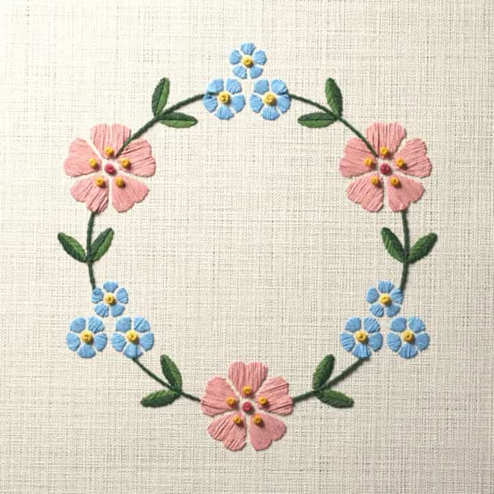 Blossom and forget-me-not wreath: preview of the stitched design
