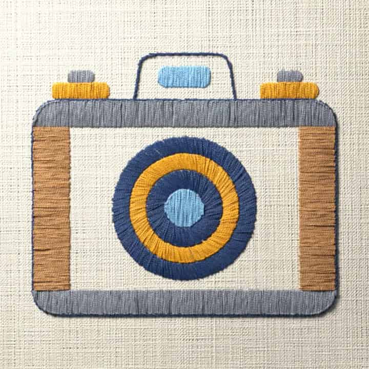 Camera seen from the front: preview of the stitched design