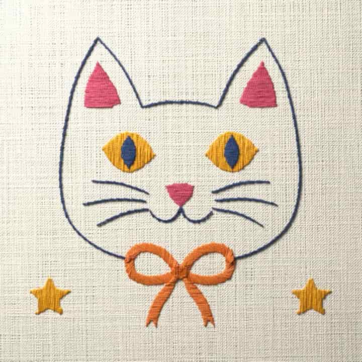 Cat face with a bow: preview of the stitched design
