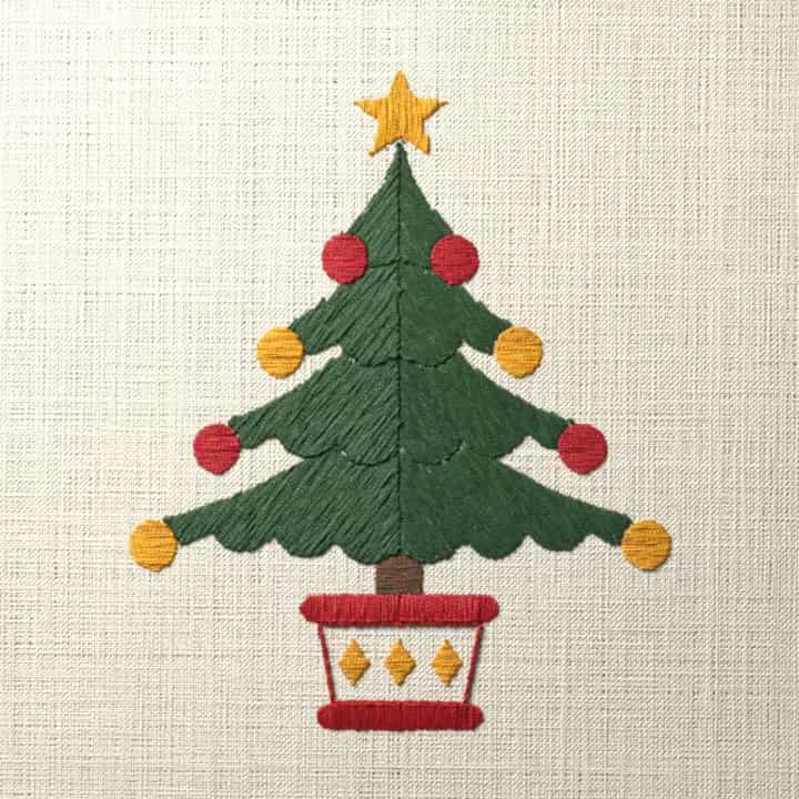 Christmas tree with baubles: preview of the stitched design