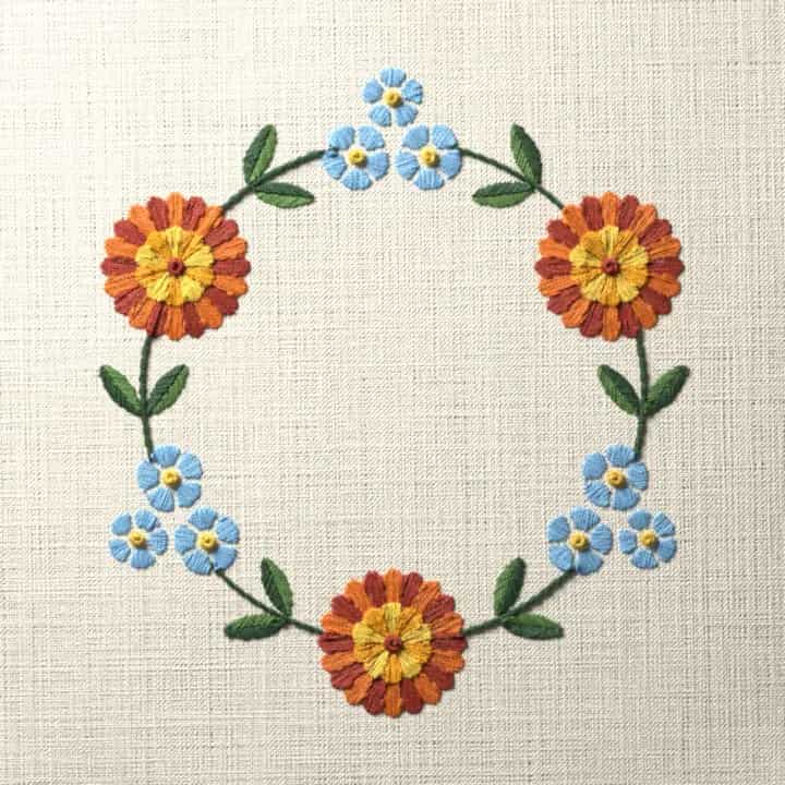 Chrysanthemum and forget-me-not wreath: preview of the stitched design