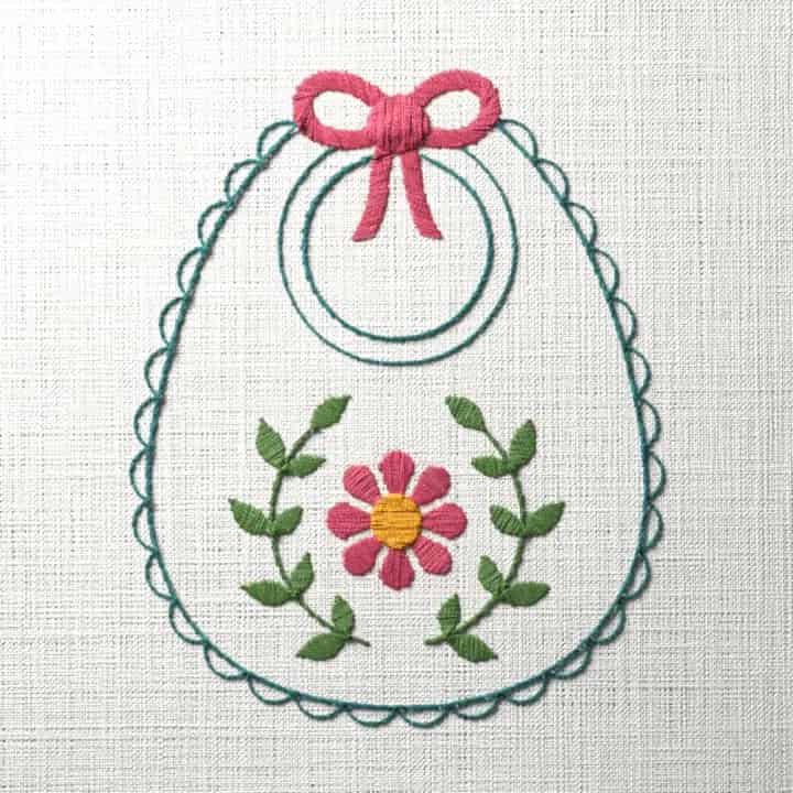Baby bib with a daisy: preview of the stitched design