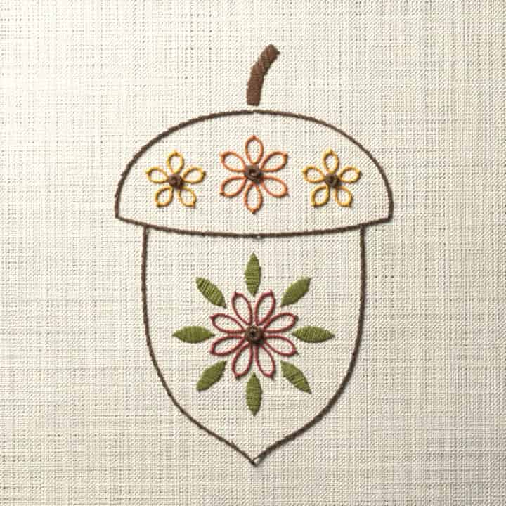 Acorn filled with flowers: preview of the stitched design