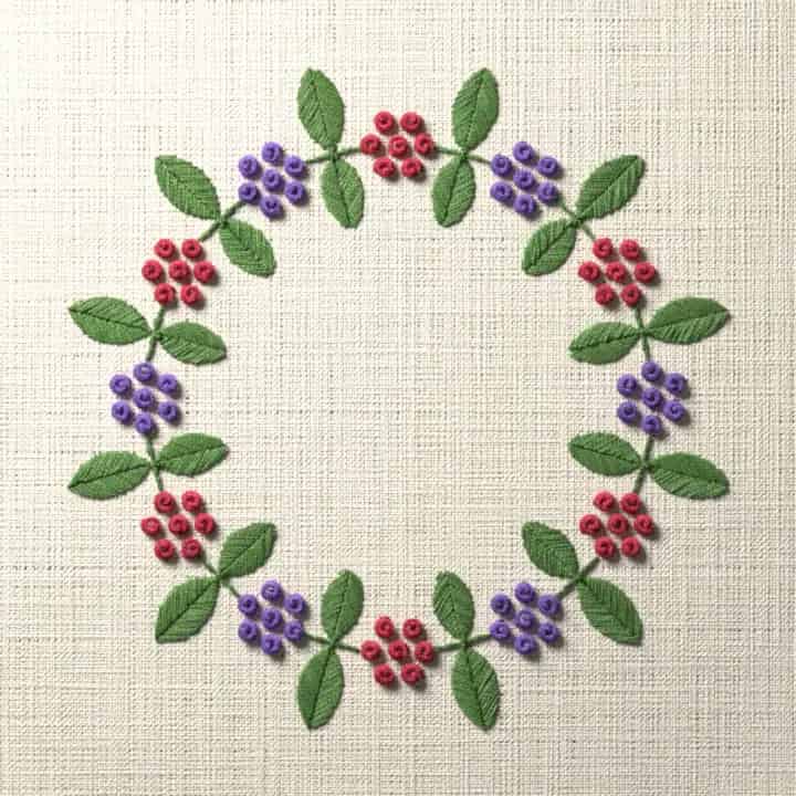 French knot berry wreath: preview of the stitched design