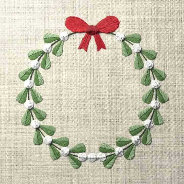 Mistletoe wreath with a red bow: preview of the stitched design