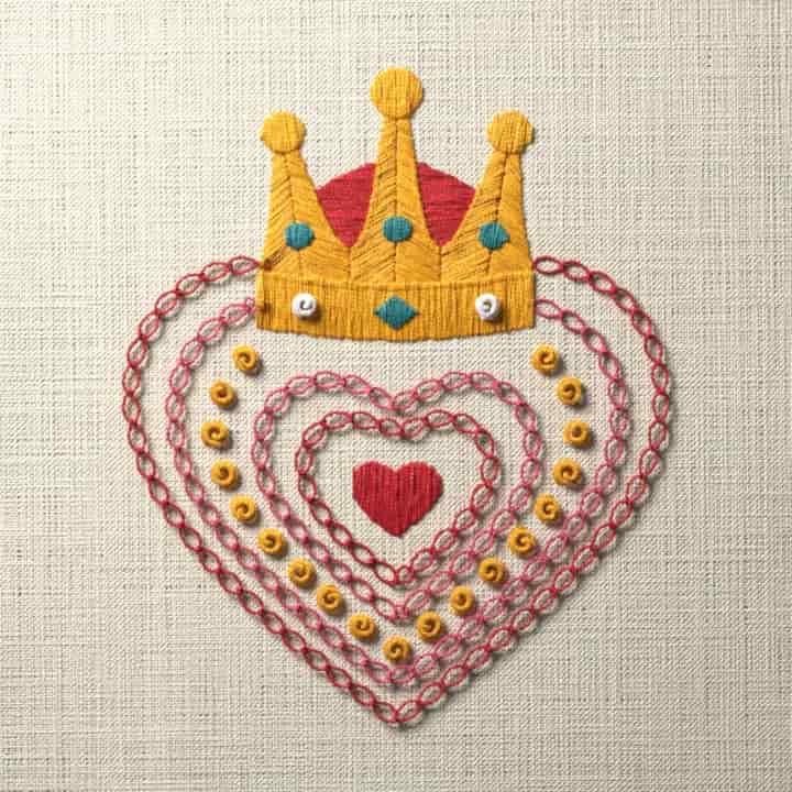 Heart wearing a crown: preview of the stitched design
