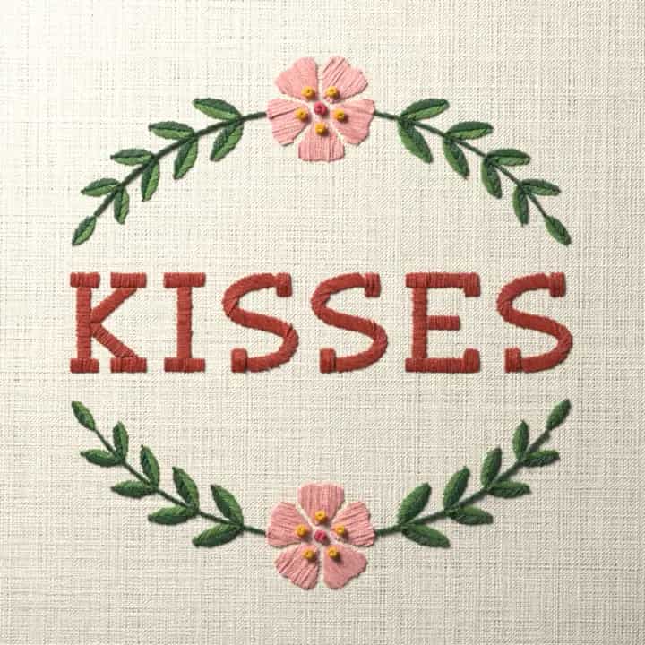 Kisses in laurel: preview of the stitched design