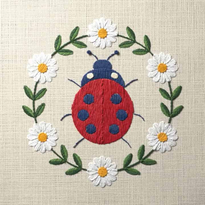 Ladybug in daisy ring: preview of the stitched design