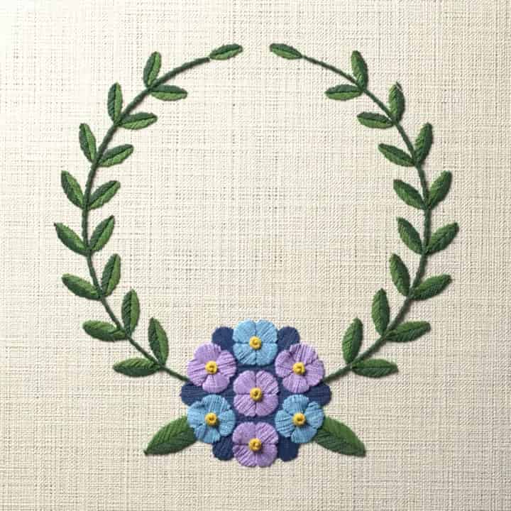Hydrangea laurel wreath: preview of the stitched design
