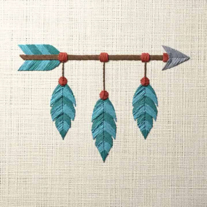 Arrow with three hanging feathers: preview of the stitched design