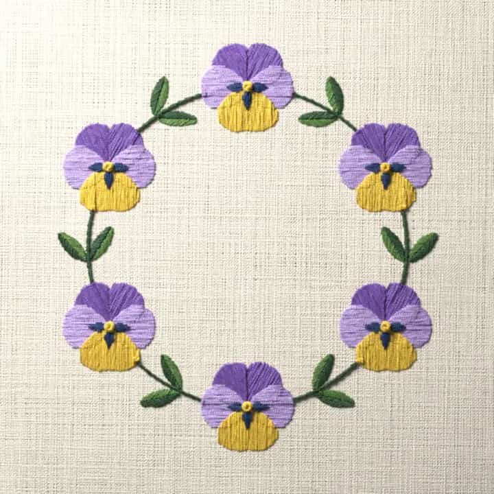 Pansy ring wreath: preview of the stitched design