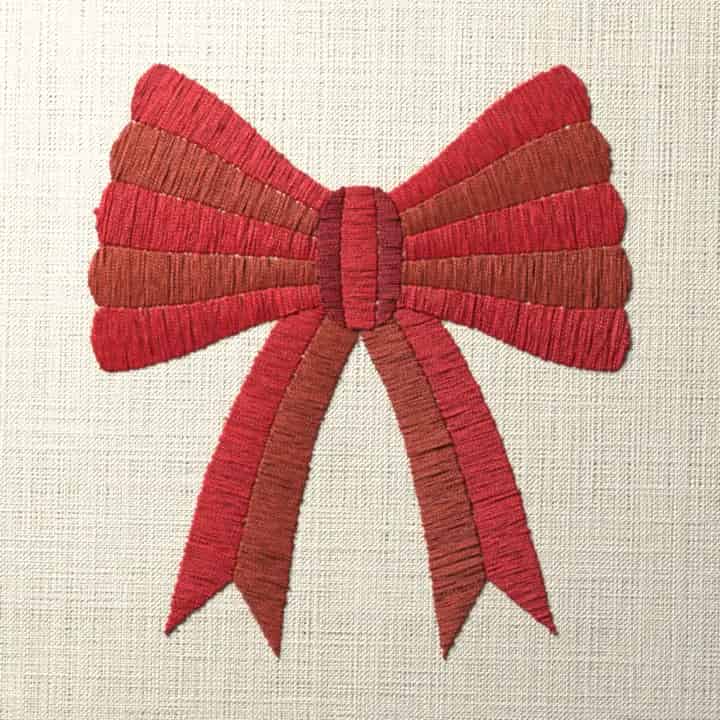 Pleated red ribbon bow: preview of the stitched design