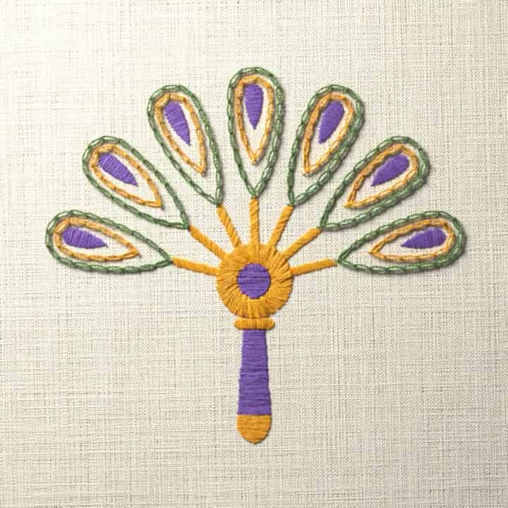 Seven plume fan with handle: preview of the stitched design