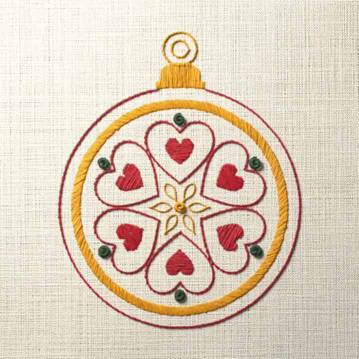 Christmas bauble with a ring of hearts: preview of the stitched design