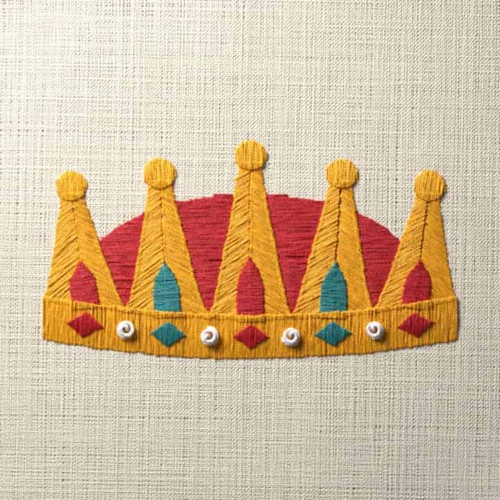 Royal crown with cushion: preview of the stitched design