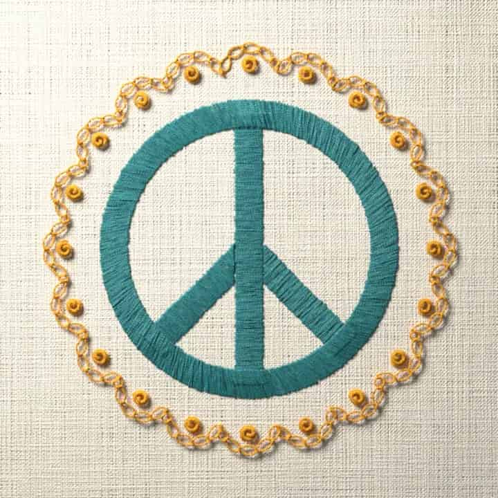 Peace sign with a scalloped border: preview of the stitched design