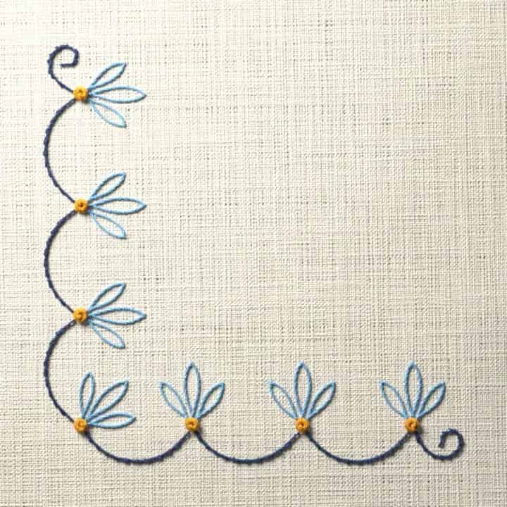Scallop and knot corner: preview of the stitched design