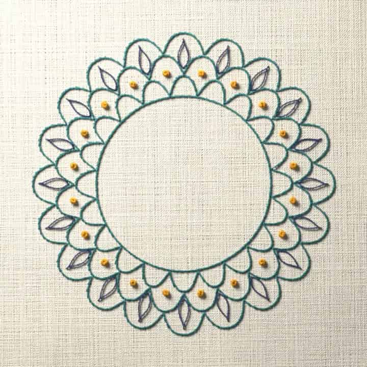 Scalloped ring border: preview of the stitched design