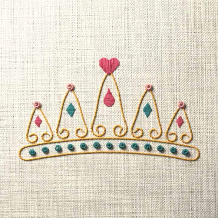 Princess tiara with a heart: preview of the stitched design