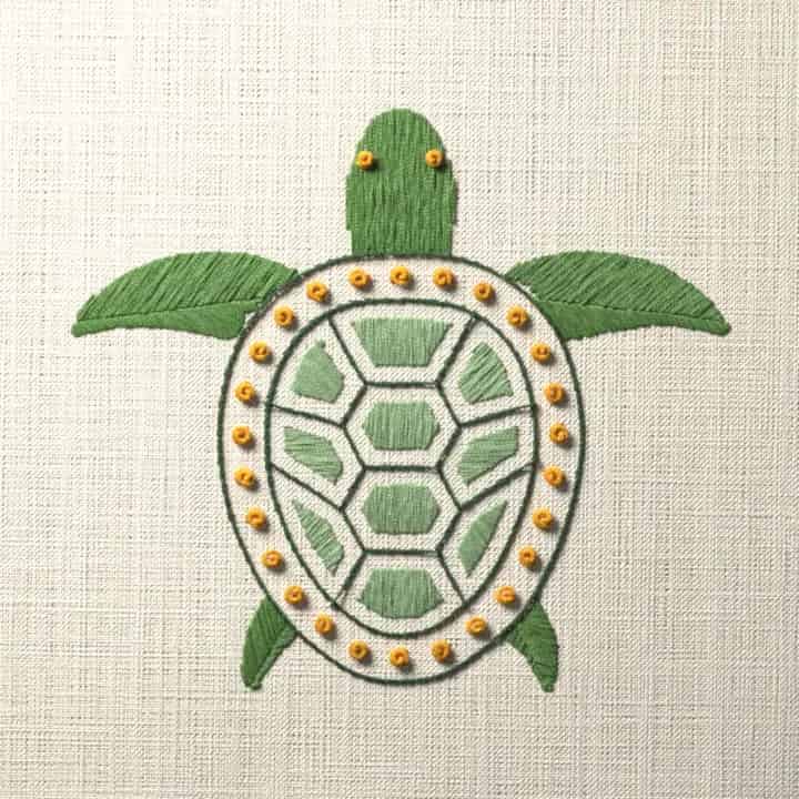 Sea turtle with a knot rim: preview of the stitched design