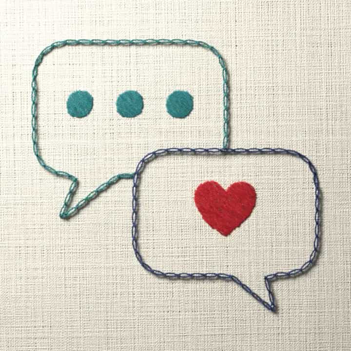 Speech bubbles with dots and heart: preview of the stitched design