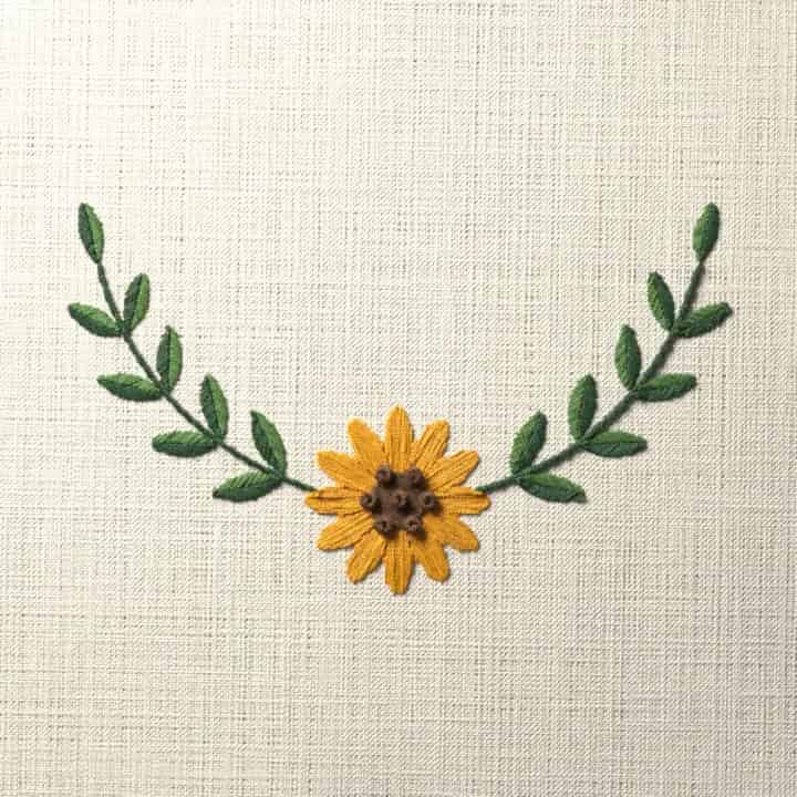 Black-eyed Susan crescent spray: preview of the stitched design