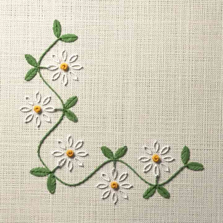 Winding daisy corner: preview of the stitched design